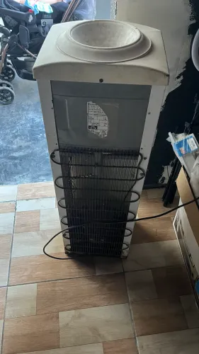 Vendo bebedouro de coluna para garrafão 
