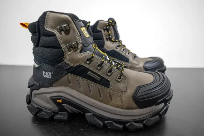Bota Caterpillar Invader Max Waterproof Bico Composto 43 BR / USA 12 Seminova