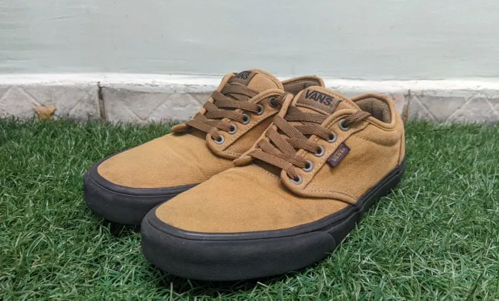 Vans Atwood bege com sola preta - muito conservado