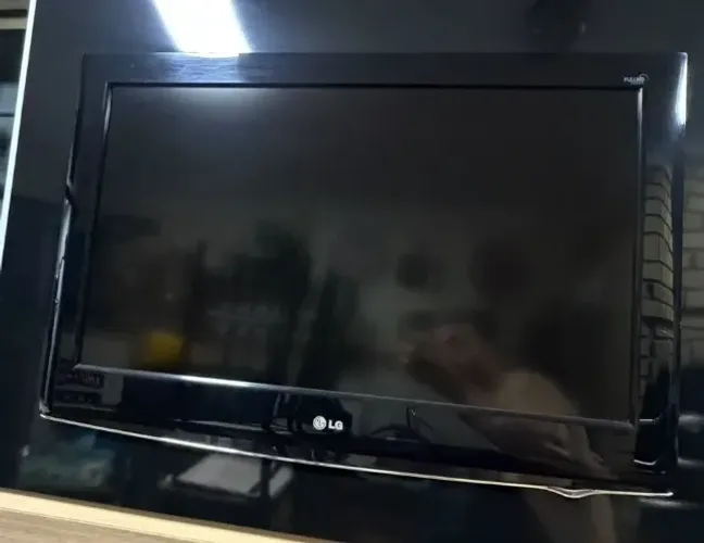 TV LG 32 POLEGADAS + CONVERSOR DIGITAL AQUÁRIO