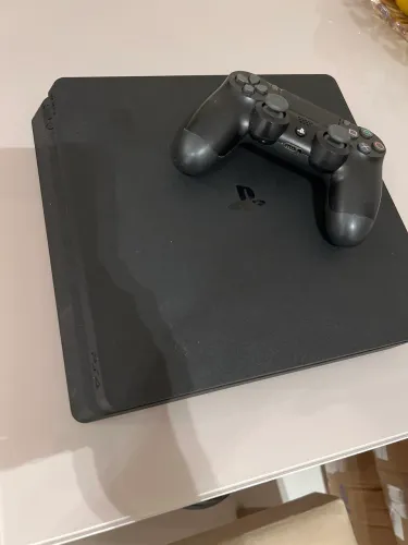 PlayStation 4 pouco usado