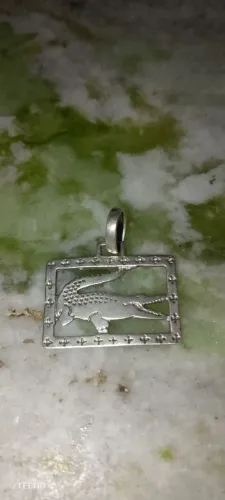 Pingente de Lacoste de prata 925
