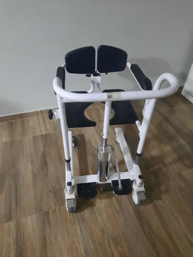 Cadeira de rodas de transferência