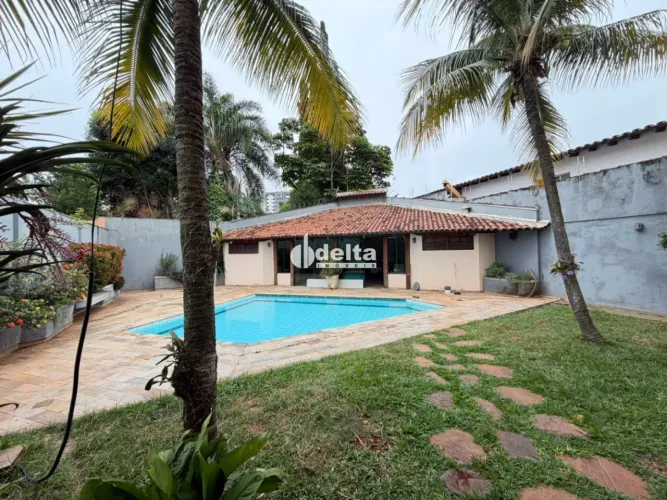 Casa residencial ou comercial com 5 quartos sendo 2 suíte disponível para locação e venda 