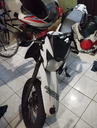 Bros 2022 em perfeito estado