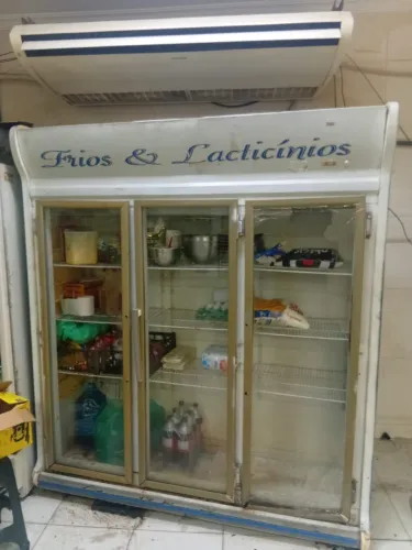 EXPOSITOR DE FRIOS E LATICÍNIOS