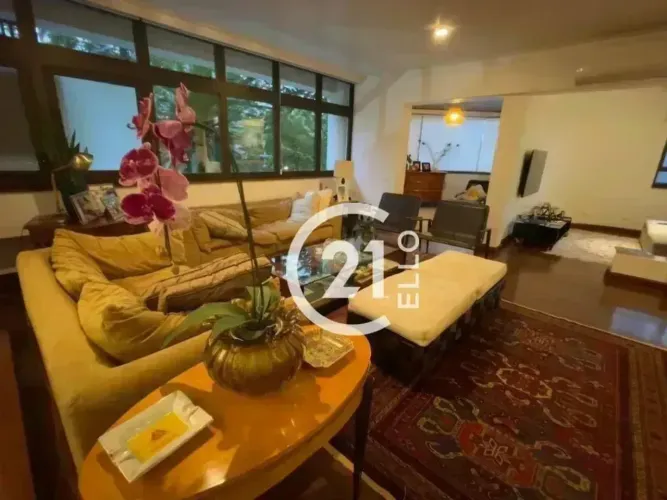 Campo Belo, 247m², 3 suítes, reformado