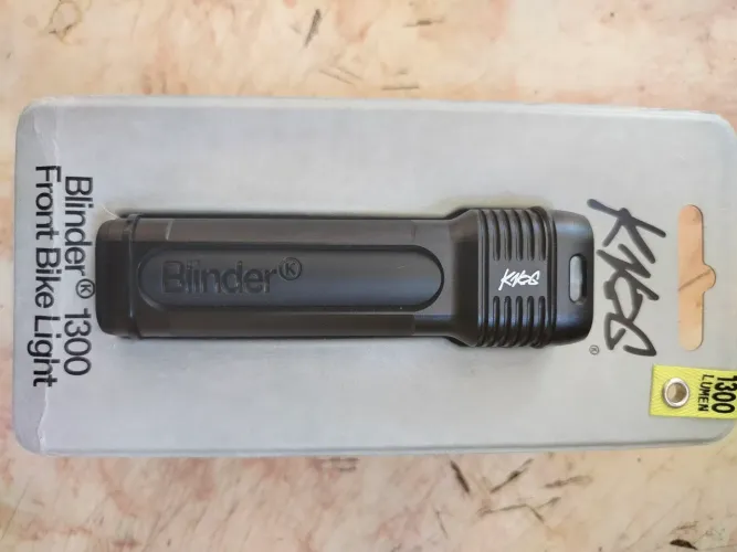 Knog 1300 flashlight Blinder Importada Lanterna para bicicletas só Anápolis e Goiânia
