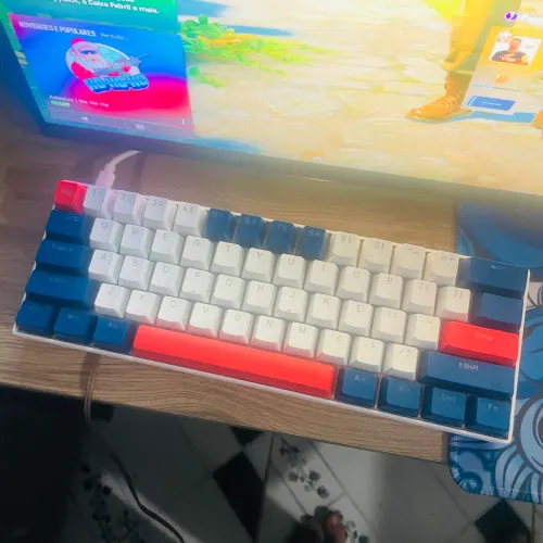 Teclado mecânico 65%