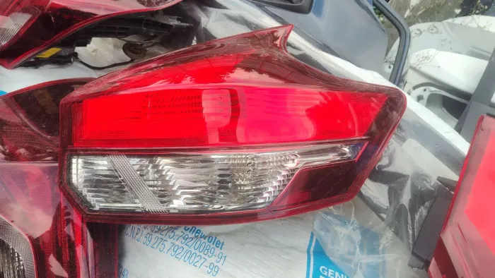 Par lanterna Nissan kicks 2016 2017 2018 2019 2020 2021... Original com detalhes 