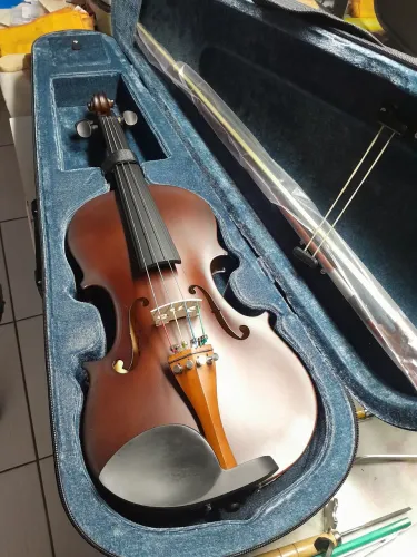 Violino 4/4 com ajustes completo