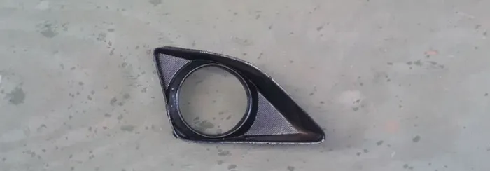 Moldura farol de milha corolla 09-10 lado direito 