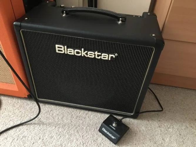 Blackstar HT 5 amplificador valvulado para guitarra barato com foot