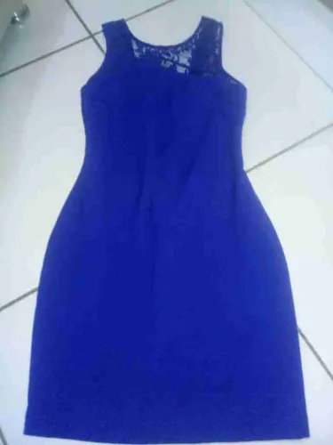 Vestido com detalhes em renda