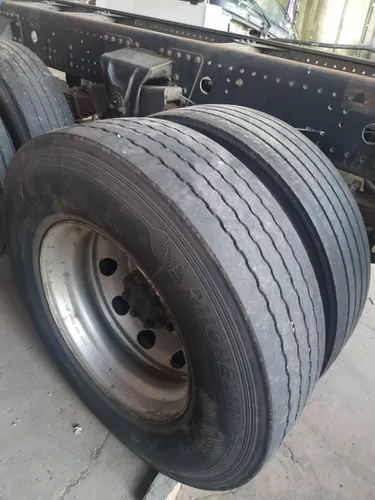 Pneus 275 c/roda original