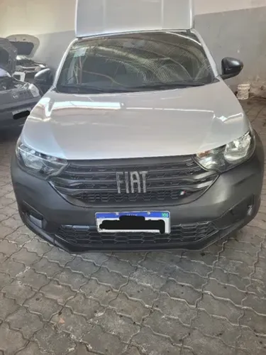 Fiat strada 1.4 prata ano 2021 com capota de fibra