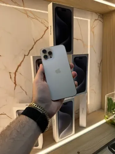Semi-novo Bem Conservado iPhone 12 Pro Max de 128 Gigas