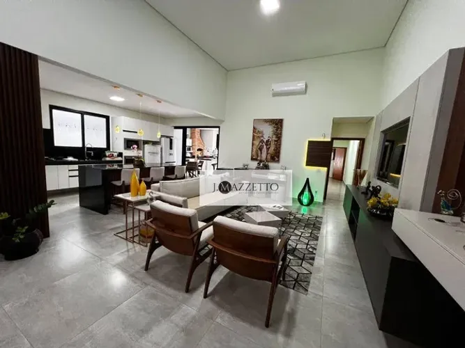 Casa Térrea 3 Suítes com Piscina fundo para área verde de preservação- Condomínio Di Roma