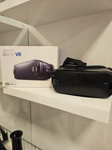 Samsung Gear VR Powered By Oculus Sm-r323n V2