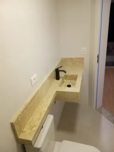 Lavatório em mármore e granito sob medida 