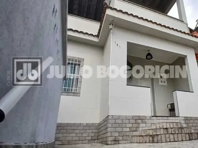 CASA - BRAZ DE PINA - 2 QUARTOS - EDICULA -TERRAÇO COBERTO - VAGA FECHADA