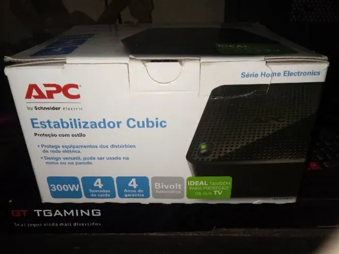 Estabilizador APC Cubic 300VA Bivolt/115V Preto
