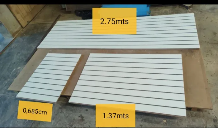 Painel slatwall Canaletado expositor prateleira inteligente