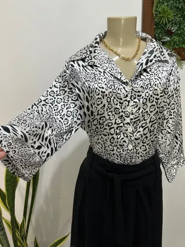Camisa de Cetim Animal Print