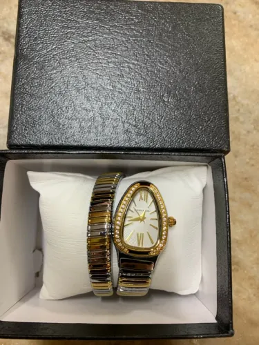 Relógio dourado com prata