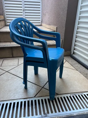 Cadeira plástica infantil