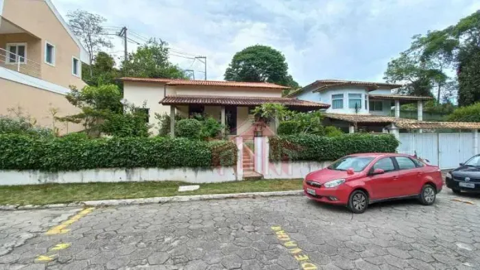 Casa em Condomínio - Linear / Residencial / Sapê
