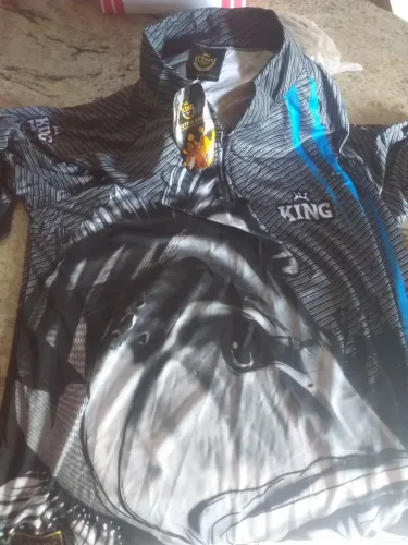 Camisa de pesca nova + carretel de pesca