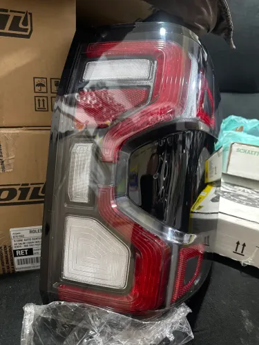 Lanterna Nova Ranger lado Esquerdo Full LED Vermelha 2024 2025 2026