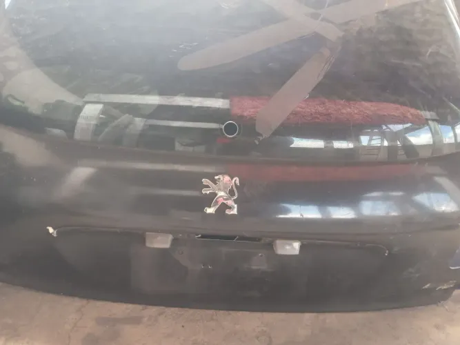Tampa traseira peugeot 207 ( não entrego)
