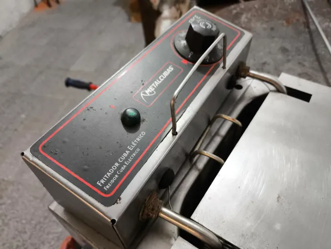 Fritadeira Profissional Metalcubas 5 Litros 220V ? Ideal para Lanchonetes e Restaurantes!