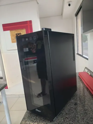 Adega Oster para 10 garrafas