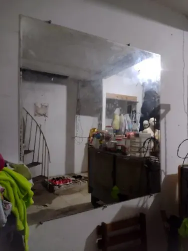 Espelho Grande de Parede med. 1.45 de largura e 1.50 de altura 