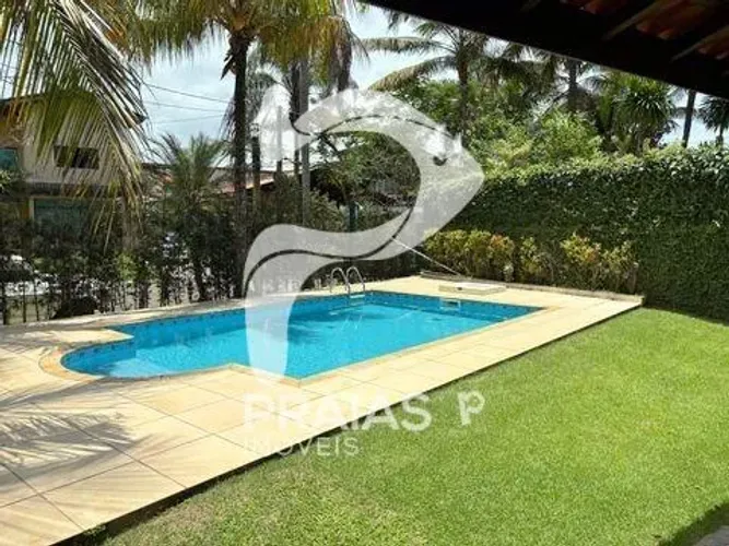 Casa em Condomínio à venda no Guarujá.