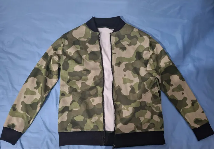 Jaqueta bomber camuflada