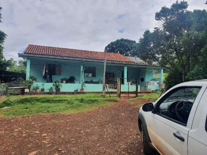 2.6 Alqueires com duas casa + estrutura simples para leite com 10 Vacas