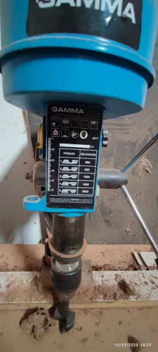 Furadeira de bancada GAMMA.