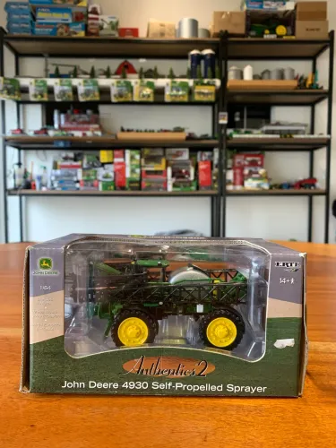 Miniatura pulverizador John Deere 4930 Authentics 1/64