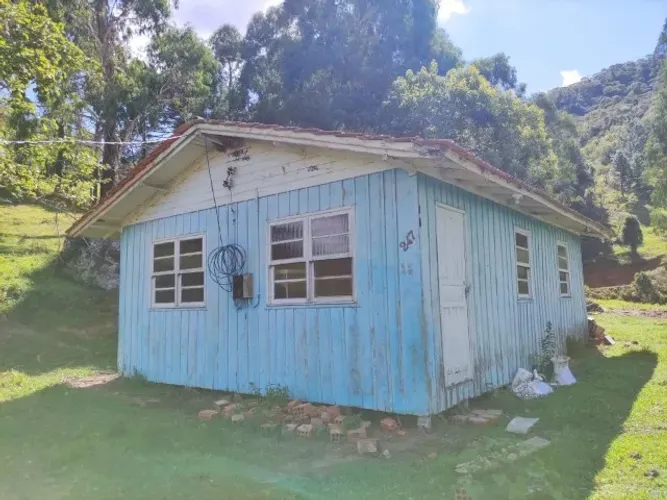 Lindo sítio, chácara em Mato Francês ao lado de Taquaras Rancho Queimado. Nascente, açudes
