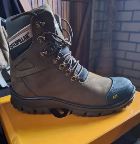 Bota Caterpillar verde musgo