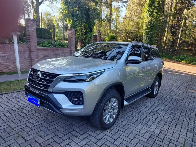 Toyota Hilux SW4 SRX 4X4 2.8 TDI 16V Dies.   . Aut. 2022  7 lugares 20 mil km