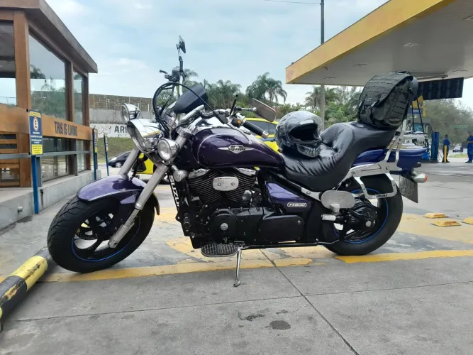 Moto revisada, óleos: cardã, motor, pastilhas de freio, pneu dianteiro colocado 15 dias,