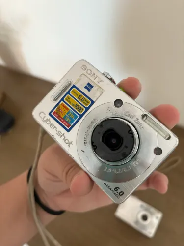 LEIA A DESCRIÇÃO DSC-W320 CYBER SHOT SONY PRATA -ESTE