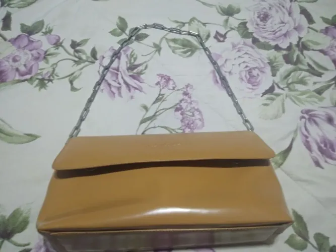 Vendo bolsa de ombro cor caramelo
