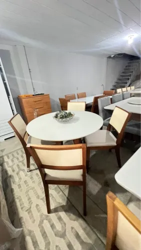 Conjunto Mesa de Jantar madeira com 4 Cadeiras
