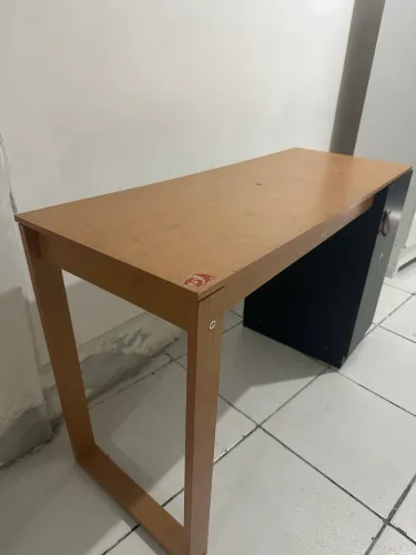 MESA DE COMPUTADOR OU NOTEBOOK ?com armário?